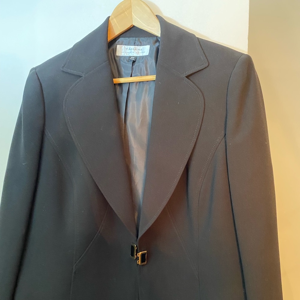 Women’s black Tahari Black blazer size 16W